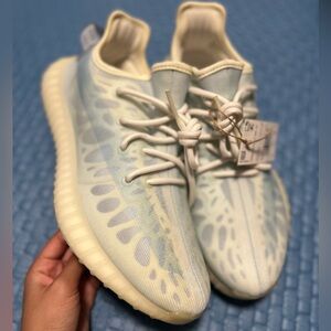 Yeezy Boost 350 v2 “Mono Ice” 8.5 Mens NWT and Box